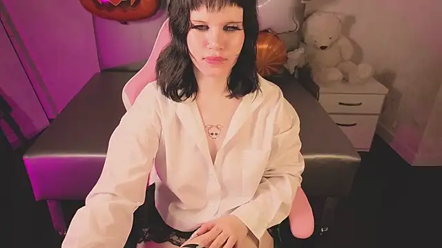 MaqueenWinsor online show from October 26, 2025, 5:30 pm