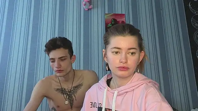 EmiliaCouple online show from April 10, 2026, 7:46 am