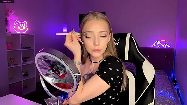 EvaPeace online show from March 22, 2026, 12:30 pm