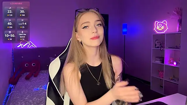 EvaPeace online show from April 7, 2026, 1:44 pm