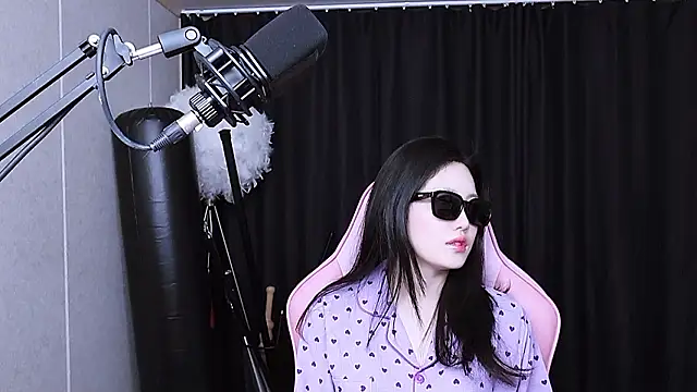 MISA 02 online show from November 20, 2025, 2:06 pm