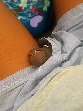 Snapshot of leeya14 chatting on November 2, 2025, 7:00 am leeya14 online show from November 2, 2025, 7:00 am