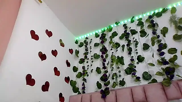 Snapshot of abby_moss_2 chatting on April 19, 2026, 6:10 pm abby moss 2 online show from April 19, 2026, 6:10 pm