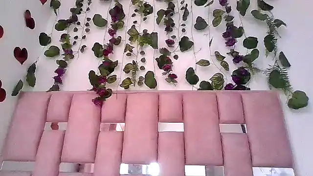 Snapshot of abby_moss_2 chatting on April 23, 2026, 12:29 pm abby moss 2 online show from April 23, 2026, 12:29 pm