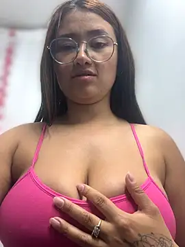 Lexxa peach online show from November 5, 2025, 5:51 am