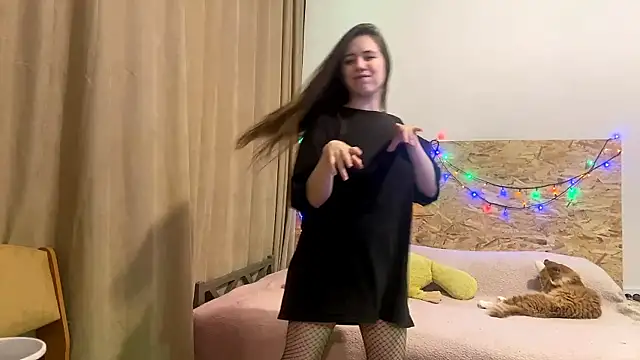 Snapshot of OrdinaIPit chatting on November 17, 2025, 8:25 pm OrdinaIPit online show from November 17, 2025, 8:25 pm