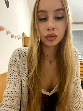 RemyStyles online show from November 19, 2025, 7:58 pm