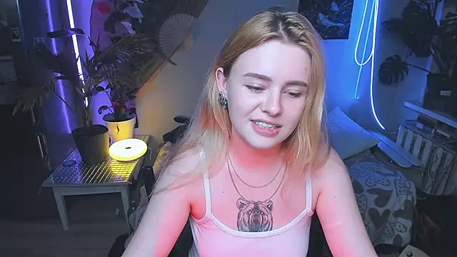 Alexa  Pirs online show from October 18, 2025, 8:20 pm