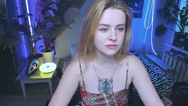 Alexa  Pirs online show from October 22, 2025, 1:22 pm