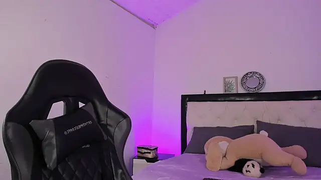 Barbieteeen online show from November 16, 2025, 4:07 am