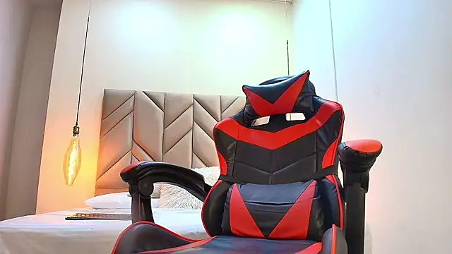 AngelMonets online show from November 17, 2025, 2:01 pm