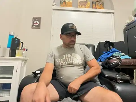 Snapshot of Fun_Time_Ron_2 chatting on October 20, 2025, 12:22 am Fun Time Ron 2 online show from October 20, 2025, 12:22 am