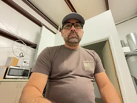 Snapshot of Fun_Time_Ron_2 chatting on October 21, 2025, 9:15 pm Fun Time Ron 2 online show from October 21, 2025, 9:15 pm