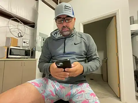 Snapshot of Fun_Time_Ron_2 chatting on October 22, 2025, 2:06 pm Fun Time Ron 2 online show from October 22, 2025, 2:06 pm