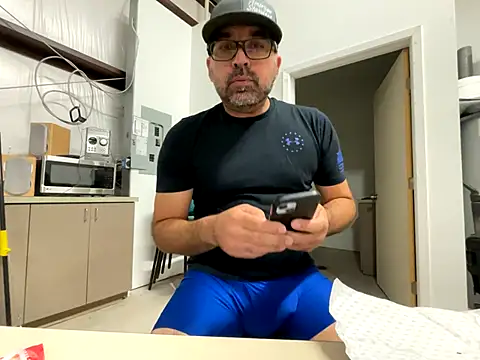 Snapshot of Fun_Time_Ron_2 chatting on October 23, 2025, 2:49 pm Fun Time Ron 2 online show from October 23, 2025, 2:49 pm