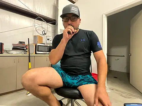 Snapshot of Fun_Time_Ron_2 chatting on October 28, 2025, 8:44 pm Fun Time Ron 2 online show from October 28, 2025, 8:44 pm