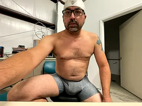 Snapshot of Fun_Time_Ron_2 chatting on November 3, 2025, 9:16 pm Fun Time Ron 2 online show from November 3, 2025, 9:16 pm