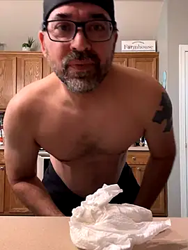 Snapshot of Fun_Time_Ron_2 chatting on November 9, 2025, 3:43 pm Fun Time Ron 2 online show from November 9, 2025, 3:43 pm