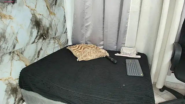 beauty lana18 online show from December 18, 2025, 3:23 am