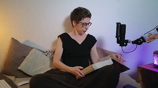 Snapshot of Antifistin chatting on November 15, 2025, 4:36 pm Antifistin online show from November 15, 2025, 4:36 pm