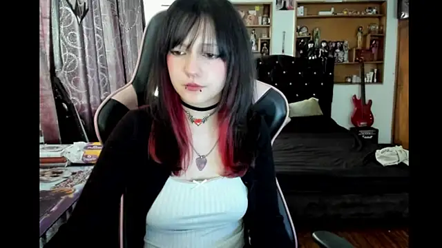 Maki Zein  online show from March 12, 2026, 1:06 pm