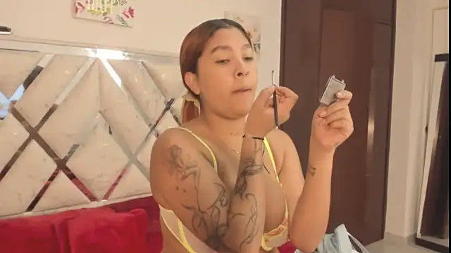 Snapshot of VenusBelle chatting on October 18, 2025, 11:55 am VenusBelle online show from October 18, 2025, 11:55 am