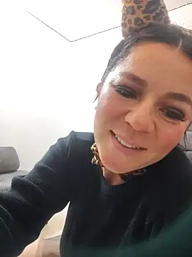 Snapshot of disneey2888 chatting on October 14, 2025, 2:34 am disneey2888 online show from October 14, 2025, 2:34 am