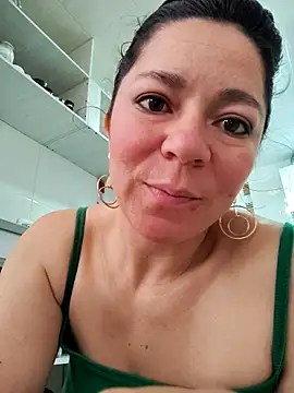 Snapshot of disneey2888 chatting on November 12, 2025, 12:27 pm disneey2888 online show from November 12, 2025, 12:27 pm