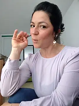 Snapshot of disneey2888 chatting on November 18, 2025, 5:17 pm disneey2888 online show from November 18, 2025, 5:17 pm