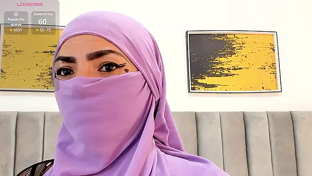  naylaa  online show from November 7, 2025, 4:01 am