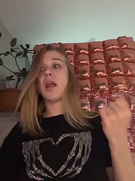 AngellnSilk online show from November 10, 2025, 5:56 pm