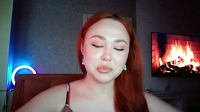 LolaMint  online show from November 9, 2025, 11:52 am