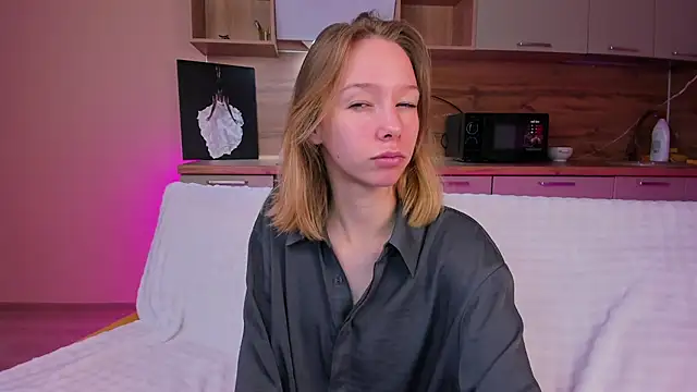 LilyVoise online show from October 14, 2025, 12:28 pm