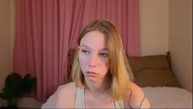 LilyVoise online show from October 16, 2025, 12:39 pm