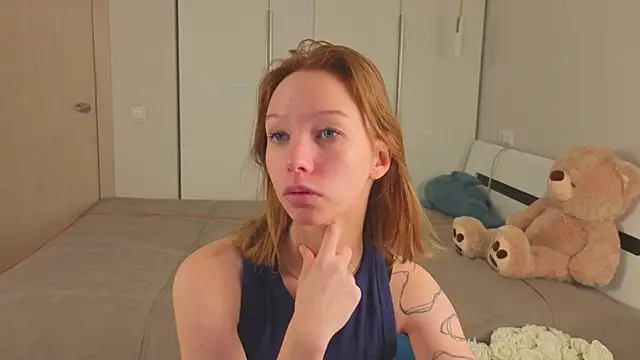 LilyVoise online show from November 4, 2025, 12:04 pm