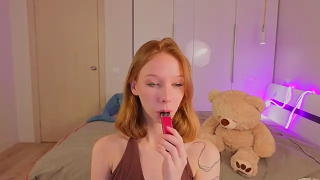 LilyVoise online show from November 7, 2025, 11:43 am