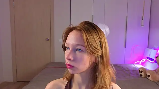 LilyVoise online show from November 8, 2025, 11:43 am