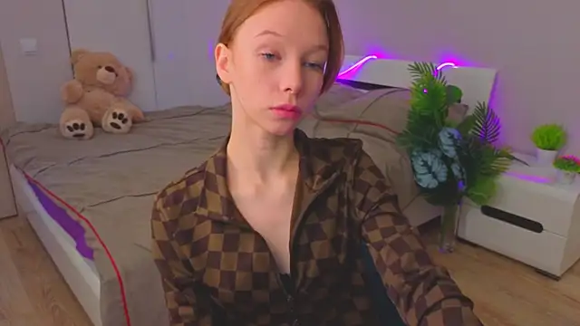 LilyVoise online show from November 16, 2025, 11:38 am