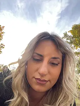 Snapshot of SinfulLovers33 chatting on October 29, 2025, 12:07 pm SinfulLovers33 online show from October 29, 2025, 12:07 pm