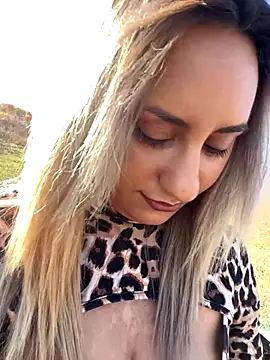 Snapshot of SinfulLovers33 chatting on November 1, 2025, 11:45 am SinfulLovers33 online show from November 1, 2025, 11:45 am