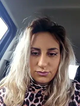 Snapshot of SinfulLovers33 chatting on November 29, 2025, 10:18 am SinfulLovers33 online show from November 29, 2025, 10:18 am