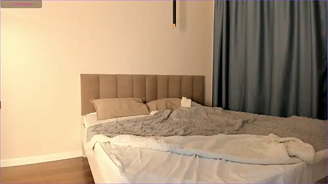 foxy dreamss online show from November 8, 2025, 7:45 pm