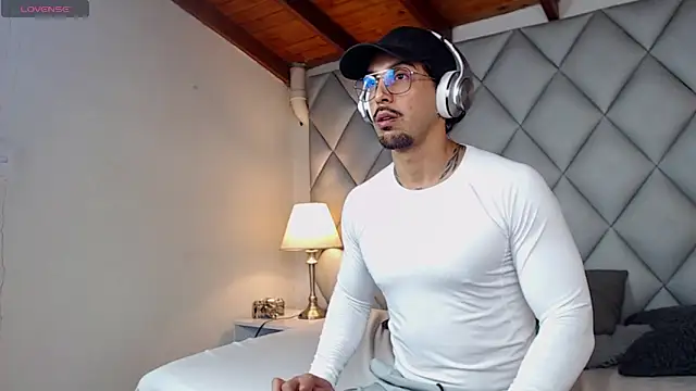 Snapshot of Liam_Espinoza chatting on October 20, 2025, 7:58 pm Liam Espinoza online show from October 20, 2025, 7:58 pm