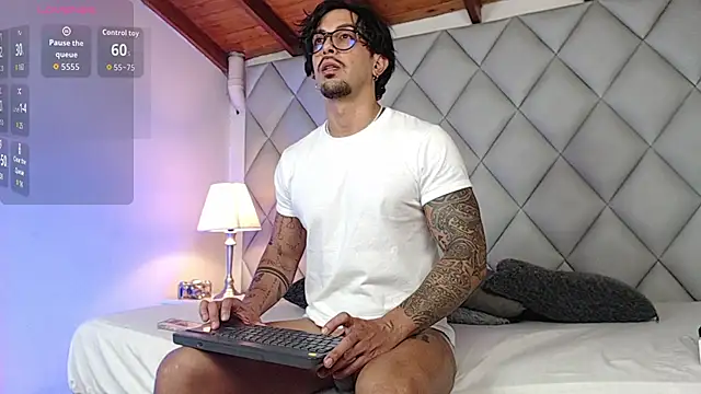 Snapshot of Liam_Espinoza chatting on October 28, 2025, 7:27 pm Liam Espinoza online show from October 28, 2025, 7:27 pm