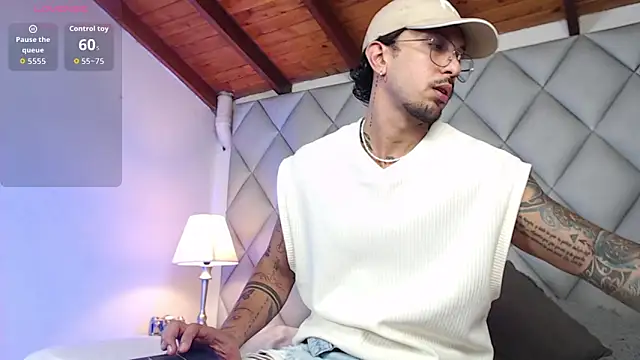 Snapshot of Liam_Espinoza chatting on October 29, 2025, 7:59 pm Liam Espinoza online show from October 29, 2025, 7:59 pm