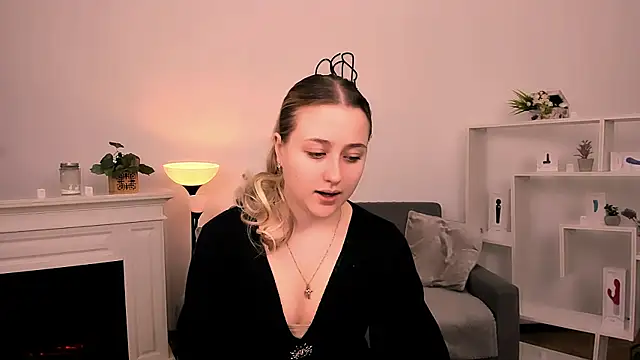 Lulu   Moon online show from April 8, 2026, 9:04 pm