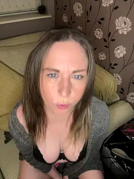 foxy-Chantelle online show from December 19, 2025, 8:27 pm