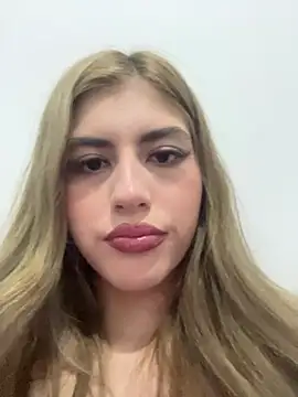 AlessiaLuxx online show from August 5, 2026, 1:19 am