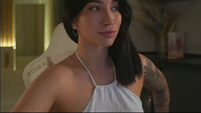 Snapshot of LeoBamble chatting on October 27, 2025, 5:28 pm LeoBamble online show from October 27, 2025, 5:28 pm