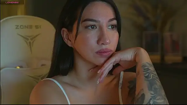 Snapshot of LeoBamble chatting on November 15, 2025, 5:09 pm LeoBamble online show from November 15, 2025, 5:09 pm